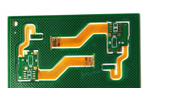 Flexible Manufacturing: The production of rigid flex PCBs can be adapted to various manufacturing processes, accommodating different volumes and designs.